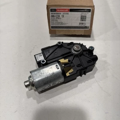 New Ford FL3Z-15790-G 2019-2022 Expedition Navigator Sunroof Window Motor - Image 1 of 4