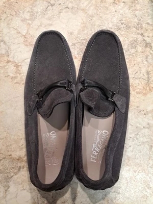 100 % auténtico Salvatore Ferragamo Granprix gamuza conductores para hombre talla 9E gris nuevo sin caja Foto 1 de 4