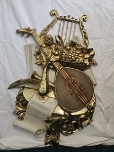 Syroco GRANDE vintage Arte da parete decorata in oro metà secolo 1971 tema musicale 7236 USA - Foto 1 di 13
