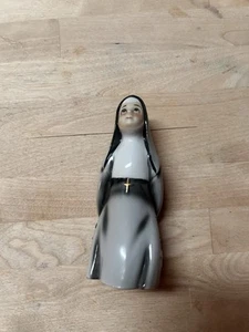 Vintage George Lefton Nun Figurine, Made in Japan - Picture 1 of 6