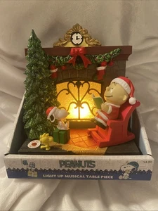Peanuts Charlie Brown & Snoopy von Fireplace beleuchtetes Musiktischstück Neu im Karton - Bild 1 von 8