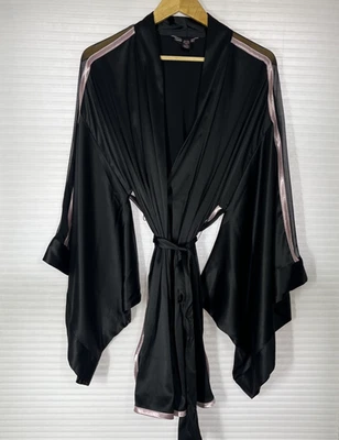 Bata kimono satinada Victoria's Secret para mujer XS negra rosa brazos llamativos Foto 1 de 4