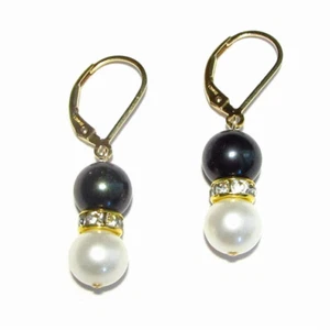 Pendientes de perlas blancas y negras cultivadas AAA de 7-8 mm rellenos de oro de 14K - Imagen 1 de 1