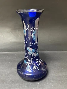 Vaso vittoriano in vetro blu cobalto 7" motivo floreale smaltato - Foto 1 di 9