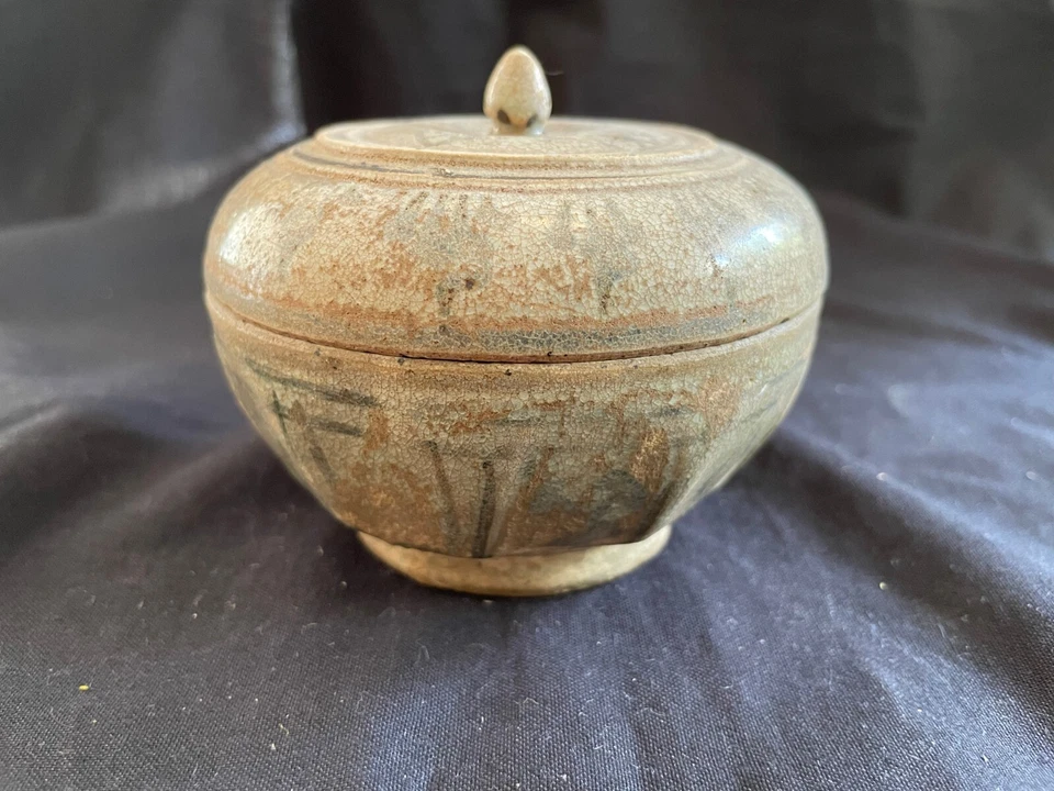 Antique 15th C pottery, Sawankhalok ceramic box, Swankalok Thailand Siam - Image 1 of 4