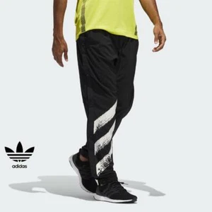 PANTALONES PARA HOMBRE ADIDAS DECODIFICACIÓN GRÁFICOS AEROADY BOTONES ELÁSTICOS REFLECTANTES S - Imagen 1 de 12