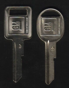 Original GM Logo Key Blank Set J & K Keyway Strattec 320470 & 320471 NOS OEM - Picture 1 of 1