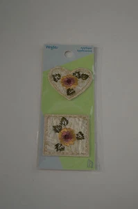 Applikation - zum Aufbügeln - Samtherz und Quadrat mit Blumenstickerei - Bild 1 von 1