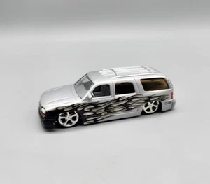 Jada Toys Dub City GMC Yukon Denali Sammlerstück Die Cast Fahrzeug Flammen Silber - Bild 1 von 13