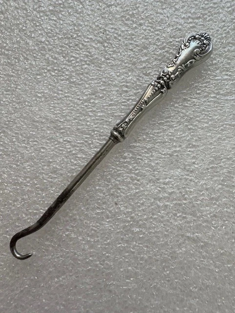 Gancho de botón vintage de plata de ley de 3" diseño floral sin monograma Foto 1 de 4