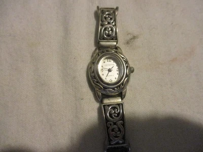 Reloj Pulsera Mujer Vintage Geneve Tono Plata Batería Nueva Funciona Foto 1 de 3