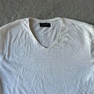 Zara Man T Shirt Mens Small White Basic V-Neck Casual Dailwear Walking - Picture 1 of 8