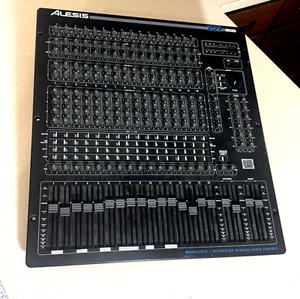 Alesis 1622 Mixer Table Monolithic / Integrated Surface Audio Console - Picture 1 of 8