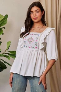 Blusa con volantes bordados florales con textura blanca - Imagen 1 de 15