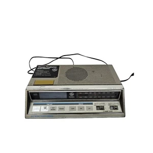 Vintage GE General Electric FM/AM Dual Alarm Digital Clock Radio 7-4663A Tested - Picture 1 of 9