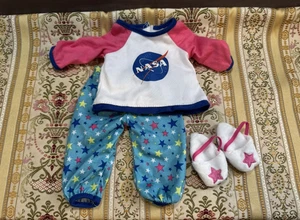 "Lote de pantuflas de pijama de la NASA se adapta a ropa de traje de Walmart de estrellas de muñeca de 18""" - Imagen 1 de 9