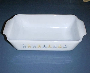 FIRE KING 1 Qt Loaf /Bread/Cake Baking Dish #441 WHITE Milk Glass ~Candle Glow~ - Picture 1 of 3