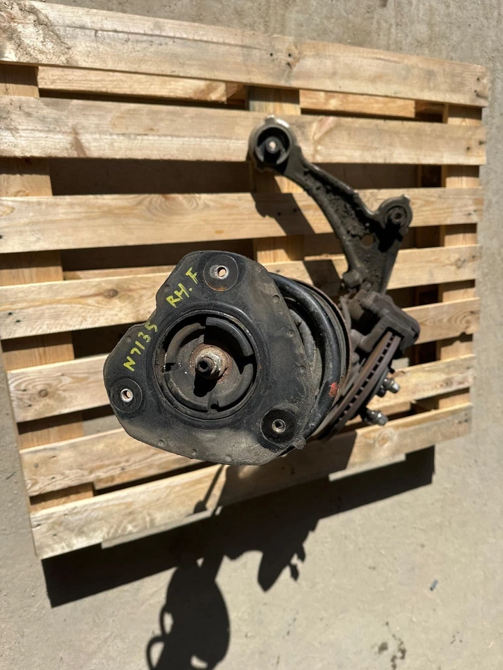 Montaje de rodilla derecha Nissan Altima 07 Foto 1 de 4