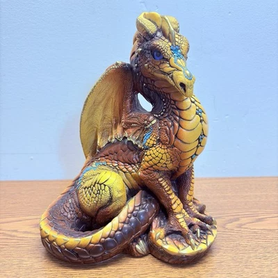 Windstone Editions Dragón Masculino Marrón Ojos Azules y Piedras Retirado 1986 M. Peña Foto 1 de 4
