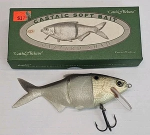 Vintage Castaic Soft Bait 5" GREEN GIZZARD SHAD "Catch&Release" - Foto 1 di 11