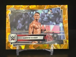 WWE Topps Chrome 2025 - Ludwig Kaiser - 02/50 - Gold Sapphire - #129 - Foto 1 di 3