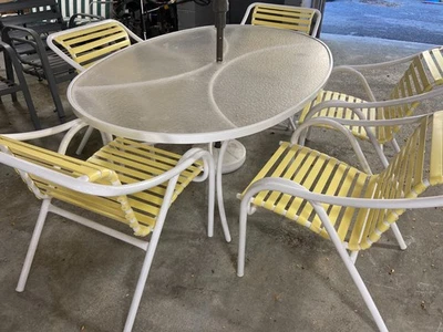 Sillas apilables vintage de patio Jordan marrón Foto 1 de 3