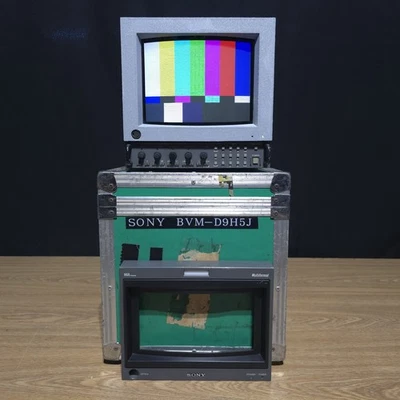 Sony 8" BVM-D9H5J 240p-1080i 450TVL RGB Trinitron CRT Monitor with Case - Image 1 of 4