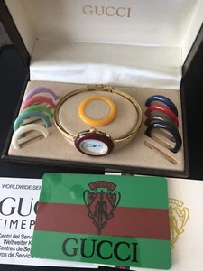 Orologio Gucci 1100-L Donna Quarzo Placcato Oro - Lunette Multicolore - Scatola Originale - Foto 1 di 19