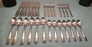Juego de cubiertos de acero inoxidable YAMAZAKI BOLO 28 piezas. HORQUILLAS, CUCHILLOS, CUCHARAS Lote Usado - Imagen 1 de 18