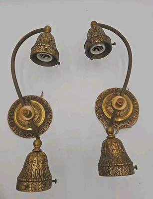 Apliques de pared vintage de latón con doble brazo renacimiento español par de lámparas  Foto 1 de 4