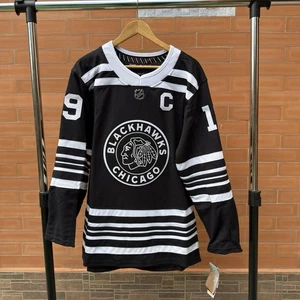 Adidas Chicago Blackhawks Winter Classic | Jonathan Toews #19 C Size 44 Jersey - Picture 1 of 21