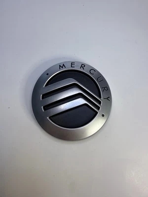 Logotipo emblema porta-malas traseiro Mercury OEM 2005 2006 2007 Montego 5T53-54425A52-AB - Imagem 1 de 4