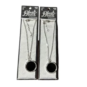 Lote de 2 colgantes circulares brillantes negros pizarra en blanco de Traditions con collar de 20" - Imagen 1 de 3