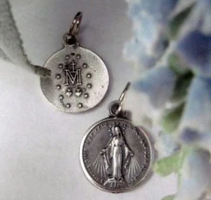 Dije con etiqueta medalla milagrosa María para collar bonito detalle ITALIA - Imagen 1 de 1