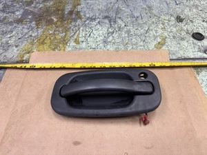 1999-2002 GM 1500 Right Pass. Side Front Door Outside Handle - Picture 1 of 15