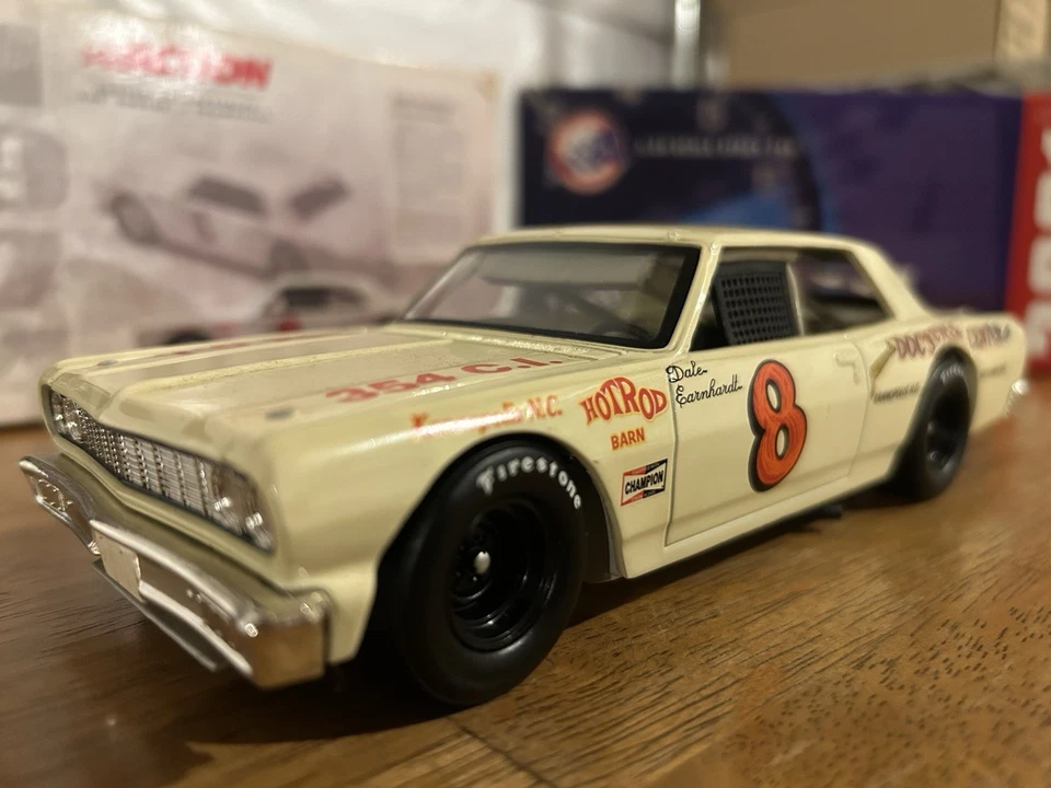 Литая модель автомобиля NASCAR Action 1974 Dale Earnhardt 1st Asphalt Win 1:24 (ремейк 2001 года) - Изображение 1 из 4