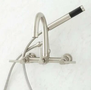 Signature Hardware SEBASTIAN GRIFO DE BAÑERA DE MONTAJE EN PARED, ACOPLADORES DE 6" - NÍQUEL CEPILLADO - Imagen 1 de 1