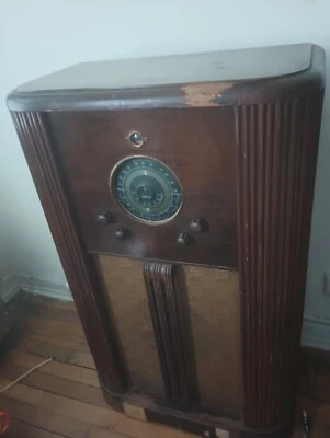 Radio tubo gabinete madera noche fantasma Arvin modelo 818 funciona bien recogida local  Foto 1 de 4