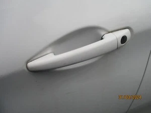PEUGEOT 208 2016 3 PUERTAS NS LADO PASAJERO EXTERIOR MANIJA BLANCA EWP - Imagen 1 de 5