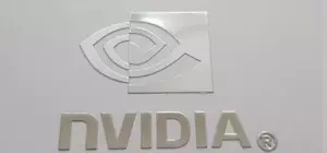 Adesivo NVIDIA argento metallo cromato GPU scheda grafica gaming PC laptop 55 mm x 10 mm - Foto 1 di 1