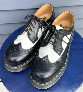 Hombres Dr Doc Martens Air Wair Zapatos de Vestir 3989 Negro Blanco Punta de Ala 10US 9UK 43EU - Imagen 1 de 13