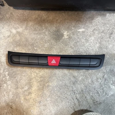 2015-2018 JEEP RENEGADE PAINEL DE INSTRUMENTOS CENTRAL INTERRUPTOR DE LUZ DE PERIGO FABRICANTE DE EQUIPAMENTO ORIGINAL - Imagem 1 de 4