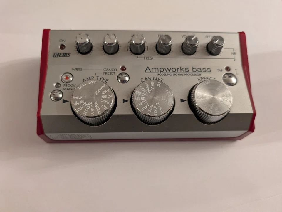 Korg Ampworks Bass ToneWorks Mini Modeling Prozessor Multieffekte mit Box - Bild 1 von 4