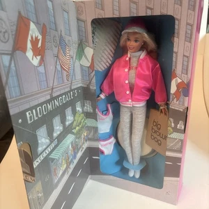 NEU UND VERPACKT Neu 1996 Barbie At Bloomingdale’s Store Special Edition NRFB 16290 - Bild 1 von 14