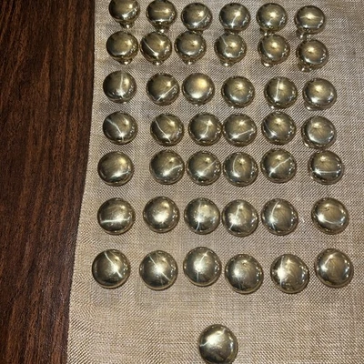 Puxador de porta/gaveta de latão pesado vintage 1,25" móveis/armário (Qtd: 43) - Imagem 1 de 4