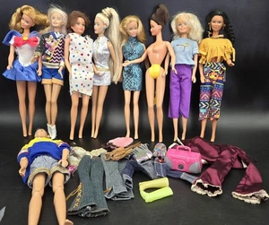 Barbie doll lot used With Some Clothes - Bild 1 von 11