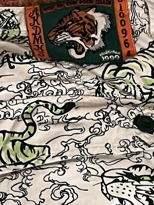 Pantalones Cortos Carga AKDMKS 1999 Hombres Talla 40 Verde y Blanco Estampado Tigre Informales Foto 1 de 4