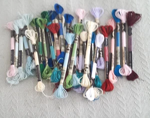 40 SKEINS DMC MATALLIC TYP SEIDE - VERSCHIEDENE & DOPPELTE FARBEN - Bild 1 von 3