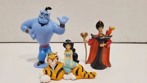 Disney's Aladdin PVC Figure Cake Toppers Giocattoli Lotto di 3 Genio Jafar Jasmine 1992 - Foto 1 di 5