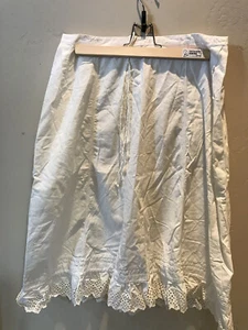 SHORT WHITE VICTORIAN SKIRT WITH DRAWSTRING AND INITIALS DM ON A TAG IN THE BACK - Picture 1 of 2